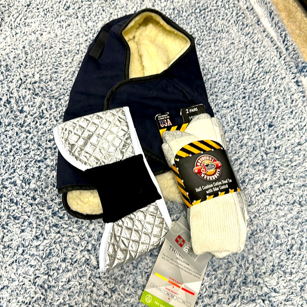 NWT Bundle of Men’s Winter hat, Liners and sock